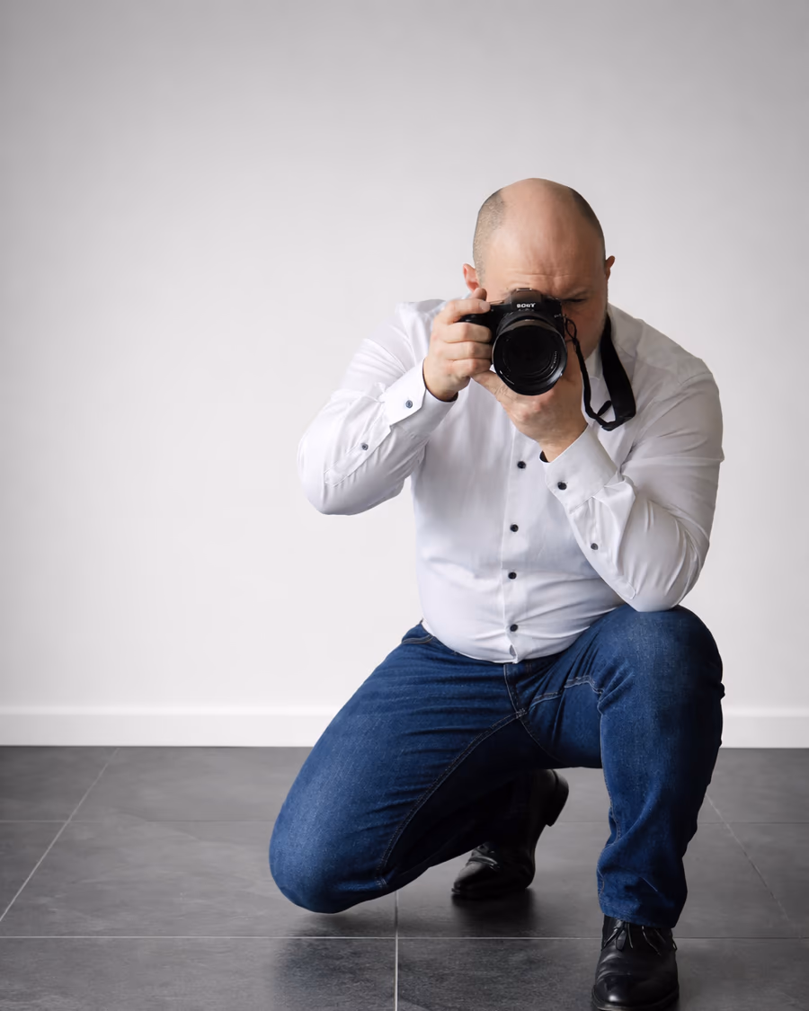 Martin Wendorf bei der fotografischen Schadenaufnahme